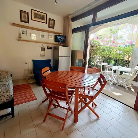 App Casa Dei Pini - Bilocale カポリーヴェリ